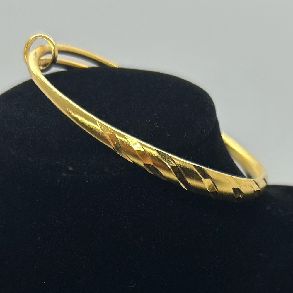Gold Tone Hinged Adjustable Bangle Bracelet Textured Faceted Cut Pattern New - Picture 2 of 4